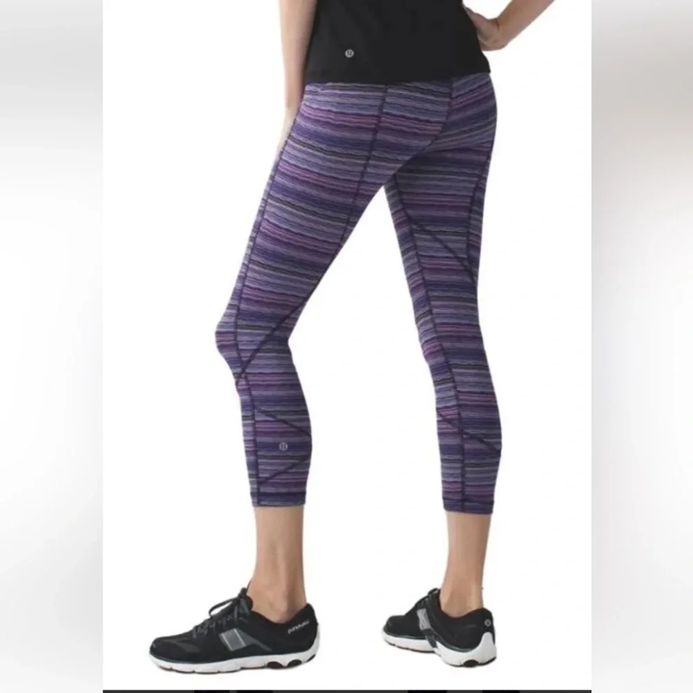 Lululemon striped purple legging w/back zip pocket & 2‎ side pockets Sz-6. Z19